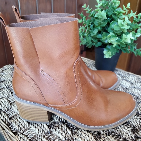 Brown Faux Leather Round Toe Block Heel Ankle Booties - Picture 8 of 8